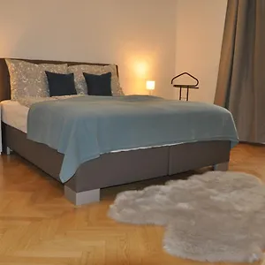  Apartment Wunderschöne Altbauwohnung In Zentraler Lage