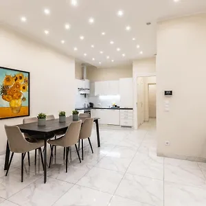  דירה Spacious 2 Bedroom Nearby Center