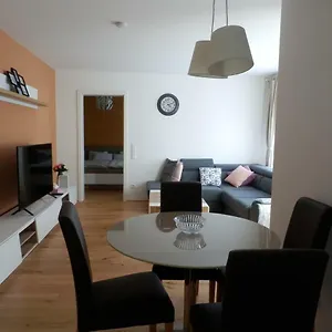 شقة Spacious, Modern 1-bdrm Apt Near Vic & Austria Ctr, فيينا